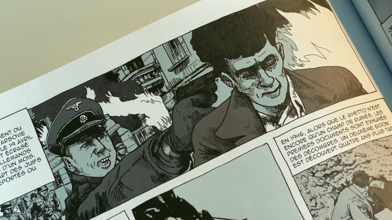 French students' research on the "bullet holocaust" in Eastern Europe told in a comic book