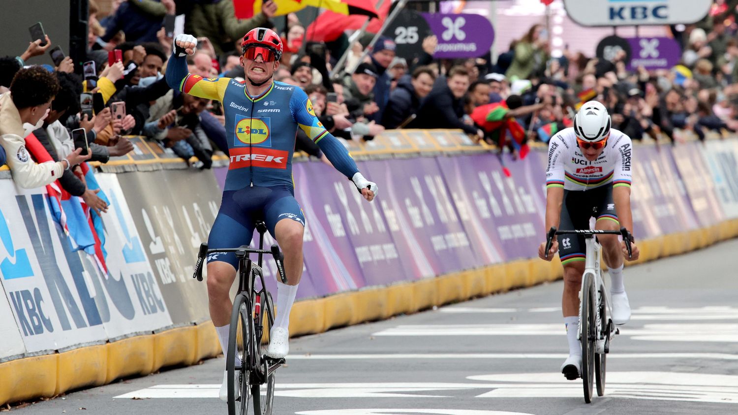 Ghent-Wevelgem: Mads Pedersen beats Mathieu van der Poel to win the Belgian classic for the second time... Relive the race