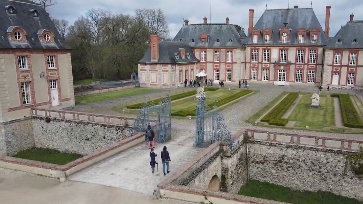 Heritage: discovering the fairytale castle of Breteuil