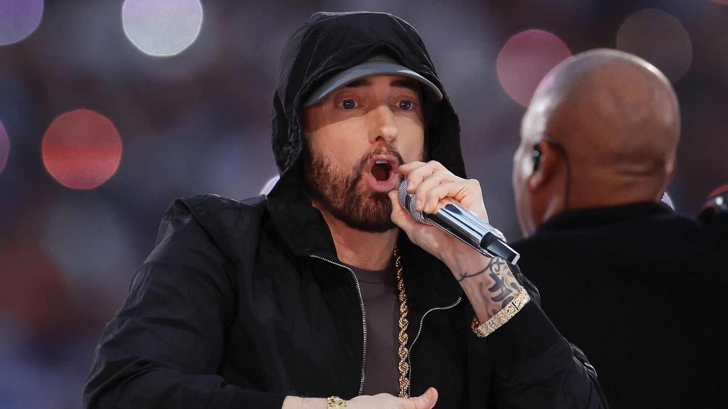 Rapper Eminem announces the release of the album "The Death of Slim Shady" for this summer.