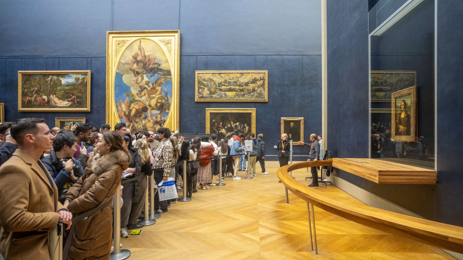 The Louvre plans to better display the Mona Lisa, "in a special room"